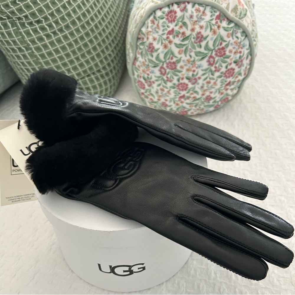 UGG Sheepskin Touchscreen Gloves